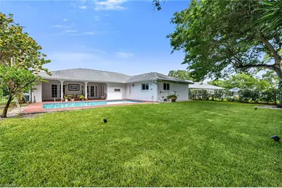 162 Westwood Dr, Naples, FL 34110 - Photo 2