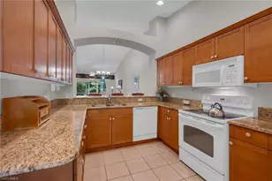 6234 Mandalay Cir, Naples, FL 34112 - Photo 4