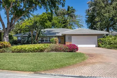 587 Parkwood Ln, Naples, FL 34103 - Photo 2