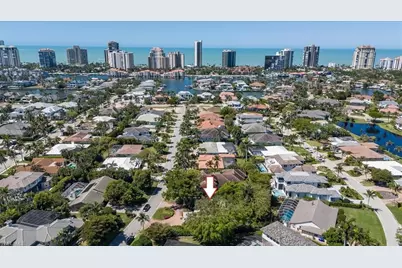 587 Parkwood Ln, Naples, FL 34103 - Photo 22