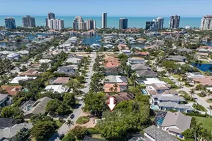 587 Parkwood Ln, Naples, FL 34103 - Photo 22