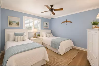 587 Parkwood Ln, Naples, FL 34103 - Photo 16