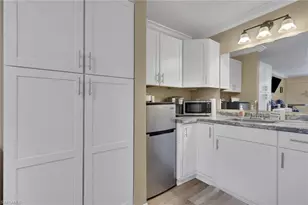 2555 Tamiami Trl N, Naples, FL 34103 - Photo 14