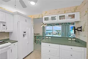 60 Pelican St W, Naples, FL 34113 - Photo 10