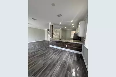 7614 Bristol Cir, Naples, FL 34120 - Photo 4