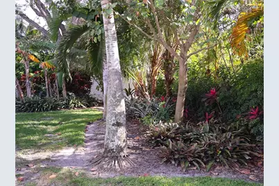 2554 Outrigger Ln, Naples, FL 34104 - Photo 32
