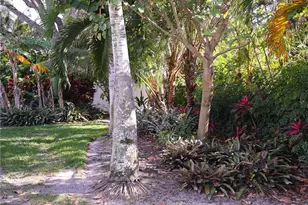 2554 Outrigger Ln, Naples, FL 34104 - Photo 32