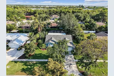 2554 Outrigger Ln, Naples, FL 34104 - Photo 38