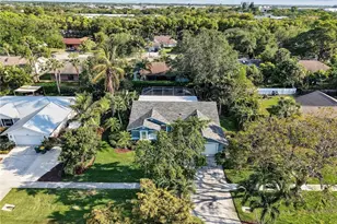 2554 Outrigger Ln, Naples, FL 34104 - Photo 38