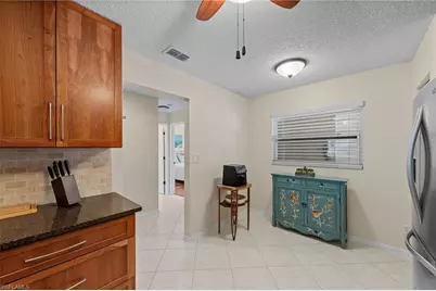 621 Squire Cir #204, Naples, FL 34104 - Photo 4