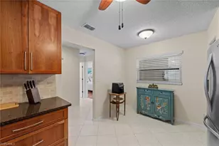621 Squire Cir, Naples, FL 34104 - Photo 4