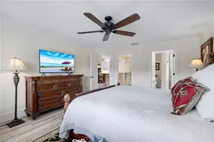 526 Lake Louise Cir, Naples, FL 34110 - Photo 16