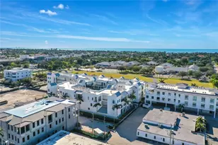 201 8th St S, Naples, FL 34102 - Photo 46