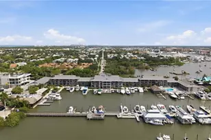 900 Broad Ave S, Naples, FL 34102 - Photo 38