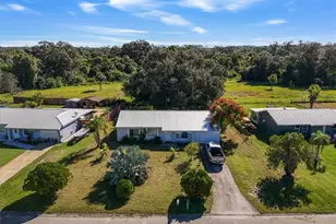 4077 S Edgewater Cir, Labelle, FL 33935 - Photo 2
