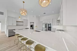 7985 Beaumont Ct, Naples, FL 34109 - Photo 6