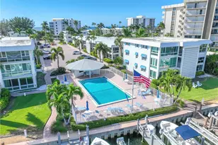 2100 Gulf Shore Blvd N, Naples, FL 34102 - Photo 32