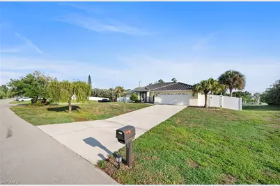 1426 Scenic St, Lehigh Acres, FL 33936 - Photo 2