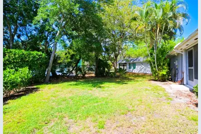 225 Georgetown Blvd, Naples, FL 34112 - Photo 10