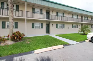 600 Valley Stream Dr, Naples, FL 34113 - Photo 2
