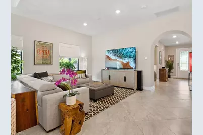 7225 Wilton Dr, Naples, FL 34109 - Photo 4