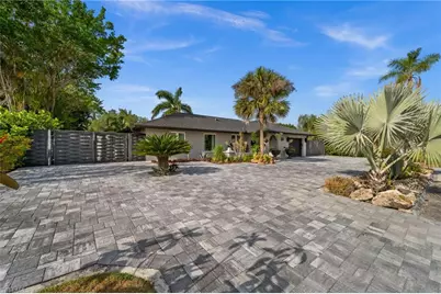 38 Willoughby Dr, Naples, FL 34110 - Photo 10