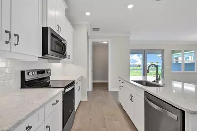 28028 Sanibel Sands St, Bonita Springs, FL 34135 - Photo 10