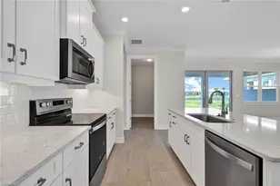 28028 Sanibel Sands St, Bonita Springs, FL 34135 - Photo 10