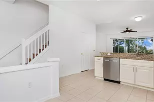880 Hampton Cir, Naples, FL 34105 - Photo 4