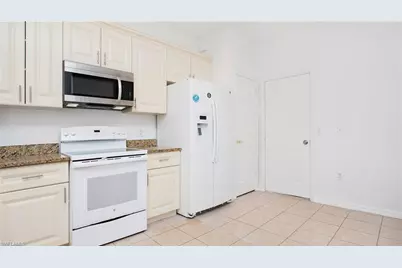 880 Hampton Cir, Naples, FL 34105 - Photo 6
