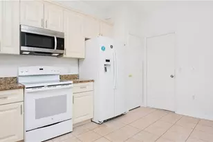 880 Hampton Cir, Naples, FL 34105 - Photo 6