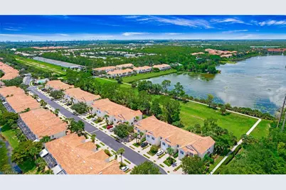 880 Hampton Cir, Naples, FL 34105 - Photo 2