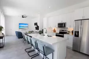 3015 Karen Dr, Naples, FL 34112 - Photo 6