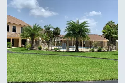 8715 Charter Club Cir #4, Fort Myers, FL 33919 - Photo 2