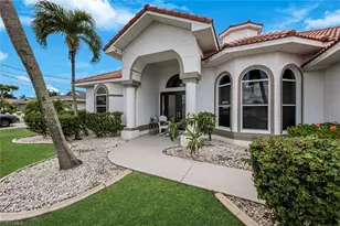 3712 SE 17th Pl, Cape Coral, FL 33904 - Photo 2