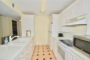 555 Park Shore Dr, Naples, FL 34103 - Photo 2