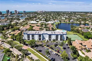 555 Park Shore Dr, Naples, FL 34103 - Photo 34