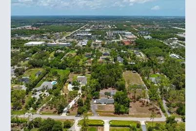 6800 Bottlebrush Ln, Naples, FL 34109 - Photo 10