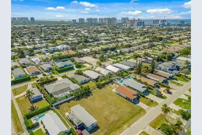 686 97th Ave N, Naples, FL 34108 - Photo 12