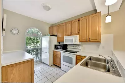8228 Twelve Oaks Cir #323, Naples, FL 34113 - Photo 4