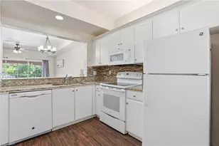 1096 Woodshire Ln, Naples, FL 34105 - Photo 8
