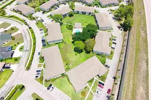 1330 Derbyshire Ct, Naples, FL 34116 - Photo 38