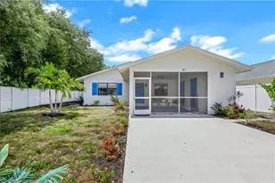 862 95th Ave N, Naples, FL 34108 - Photo 2