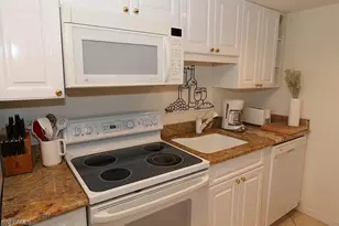 480 5th St S, Naples, FL 34102 - Photo 6