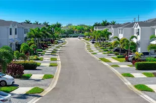 13045 Pembroke Dr, Naples, FL 34105 - Photo 28