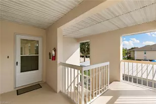 685 Squire Cir, Naples, FL 34104 - Photo 4