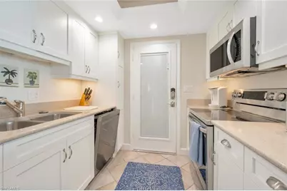2800 Gulf Shore Blvd N #304, Naples, FL 34103 - Photo 10