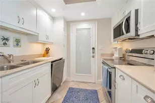2800 Gulf Shore Blvd N, Naples, FL 34103 - Photo 10