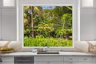 623 Park Shore Dr, Naples, FL 34103 - Photo 6