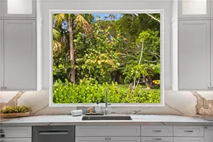 623 Park Shore Dr, Naples, FL 34103 - Photo 6